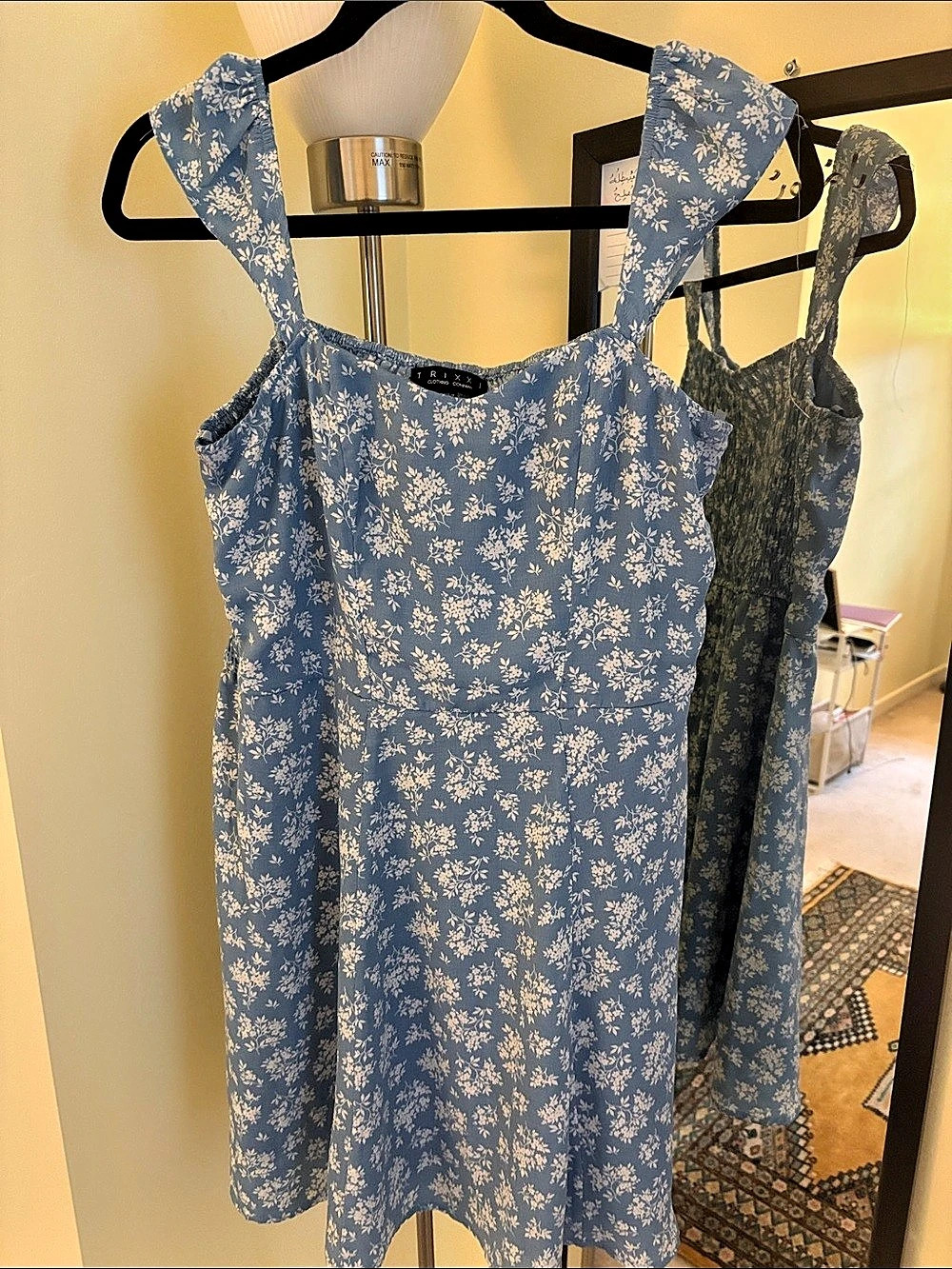 Trixxi Floral Mini Dress in Blue & White Size XL Like New